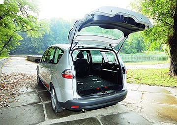 Ford S-Max - семейный активист